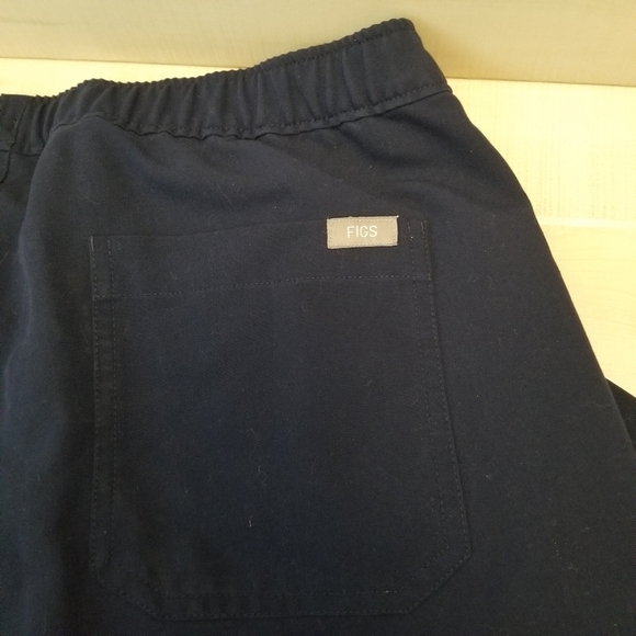 {M} Figs Men's Cairo Cargo Scrub Pant Navy 31" Inseam - Picture 12 of 16